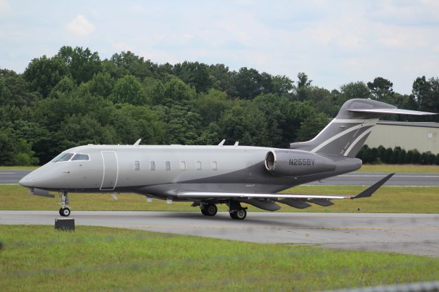 Bombardier Challenger 300 (N255BV)