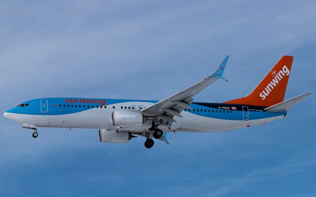 Boeing 737-800 (C-FHZZ)
