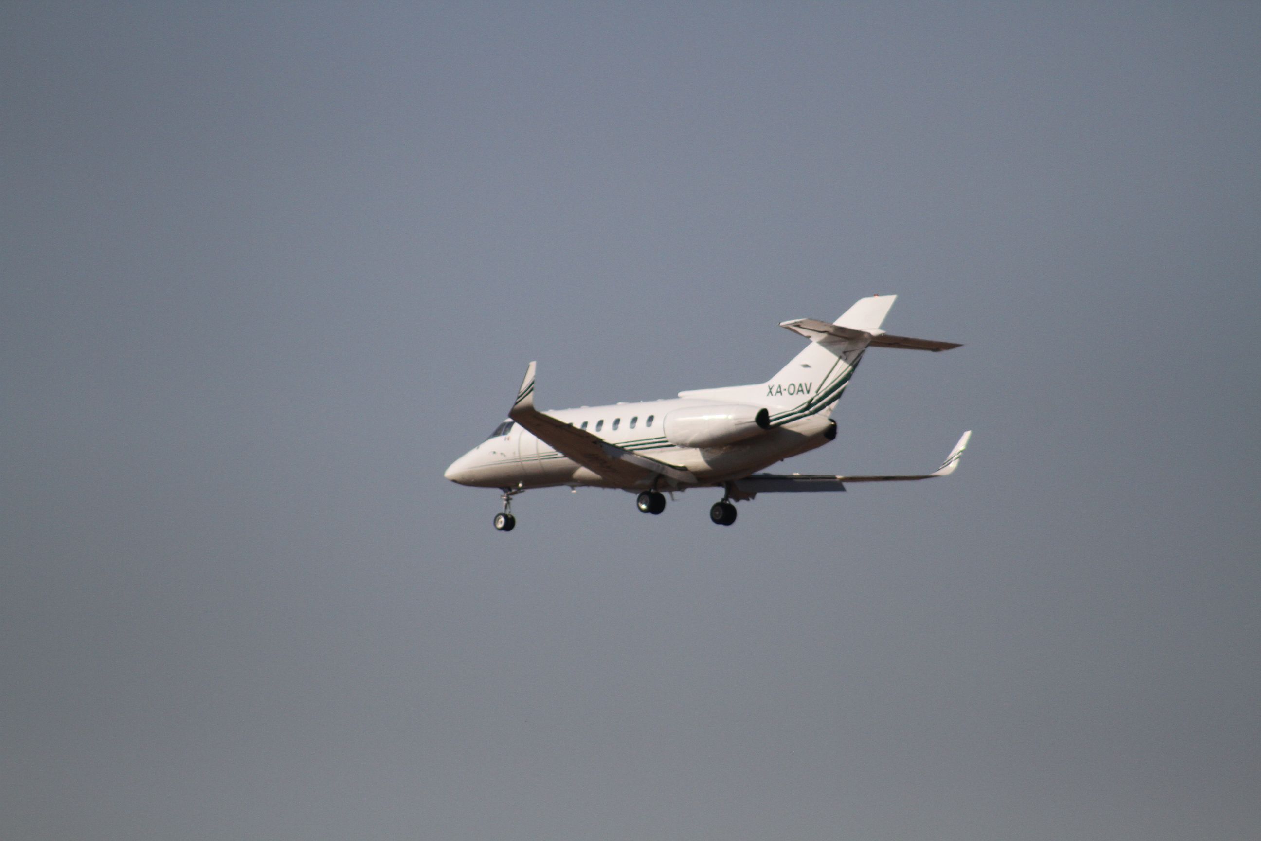 Hawker 800 (XA-AOV) - FINAL APPROACH 27 MMTJ