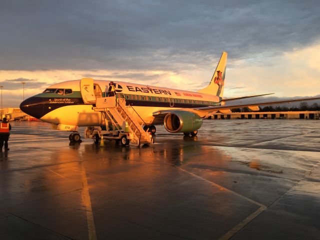 Boeing 737-700 (N278EA) - Beautiful light as the sun was setting on this rare bird!