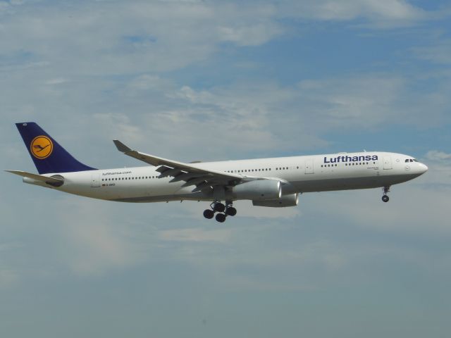 Airbus A330-300 (D-AIKD) - Lufthansa (LH) D-AIKD A330-343X [cn629]br /Dallas-Fort Worth (DFW). Lufthansa flight LH438 arriving from Frankfurt (FRA). br /Taken from Founders Plaza Observation Area, North Airfield Drivebr /2016 10 10br /a rel=nofollow href=http://alphayankee.smugmug.com/Airlines-and-Airliners-Portfolio/Airlines/EuropeanAirlines/Lufthansa-LH/https://alphayankee.smugmug.com/Airlines-and-Airliners-Portfolio/Airlines/EuropeanAirlines/Lufthansa-LH//a