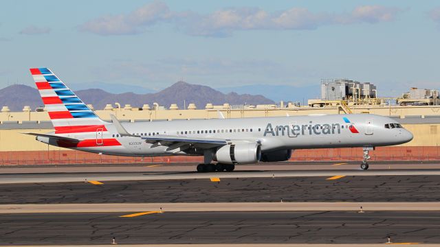 Boeing 757-200 (N203UW)