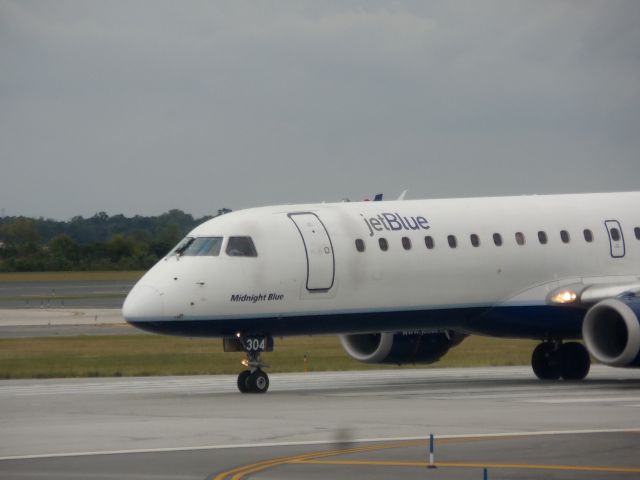 Embraer ERJ-190 (N304JB)