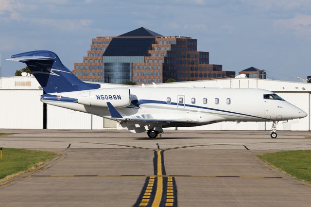 Bombardier Challenger 300 (N508SN)