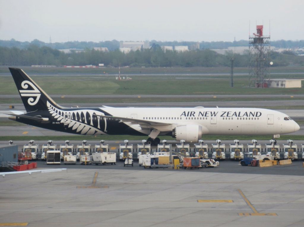 Boeing 787-9 Dreamliner (ZK-NZQ)