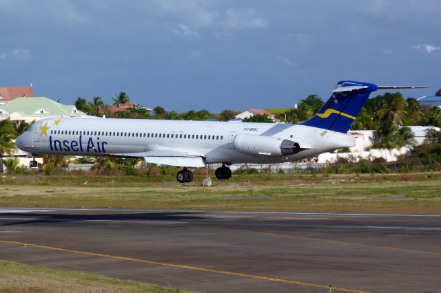 McDonnell Douglas MD-82 (PJ-MDC)