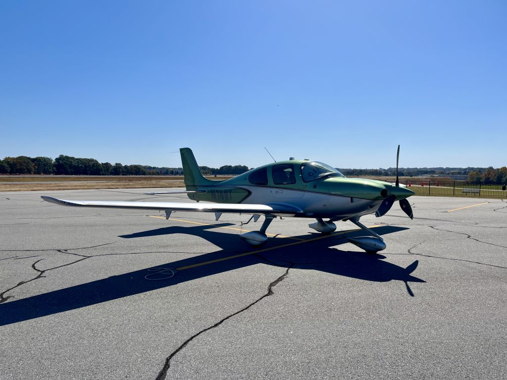 Cirrus SR-22 (N16MT)