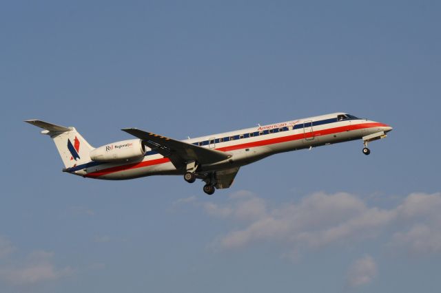 Embraer ERJ-135 (N853AE) - Arriving from Chicago on runway 24R