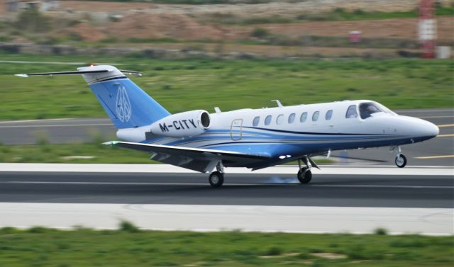 Cessna Citation CJ3 (M-CITY) - On landing RW31