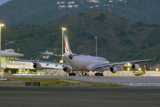 Airbus A340-300 (F-GLZM)