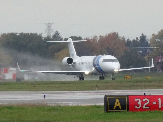 Canadair Regional Jet CRJ-200 (N28CG)