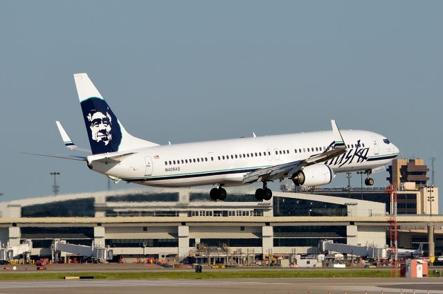 Boeing 737-900 (N409AS) - Alaska Airlines arriving DFW 05/07/2013