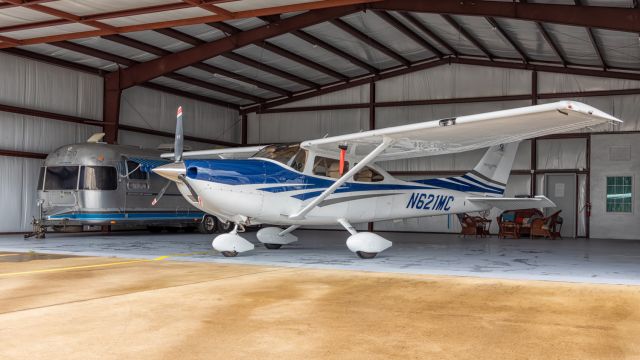 Cessna Skylane (N621MC) - A beautiful aircraft with the perfect background.