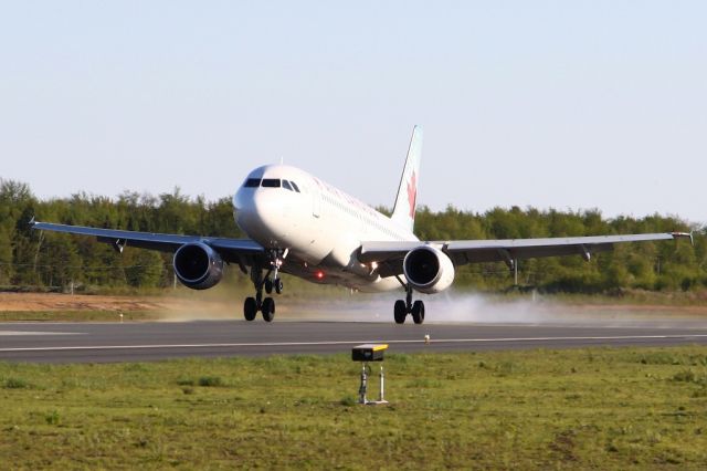 Airbus A320 (C-FKCO)