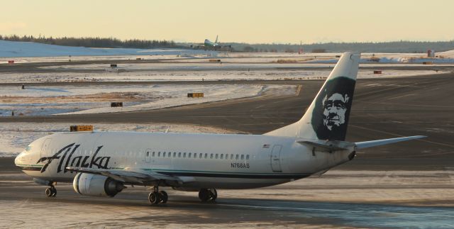 BOEING 737-400 (N768AS)