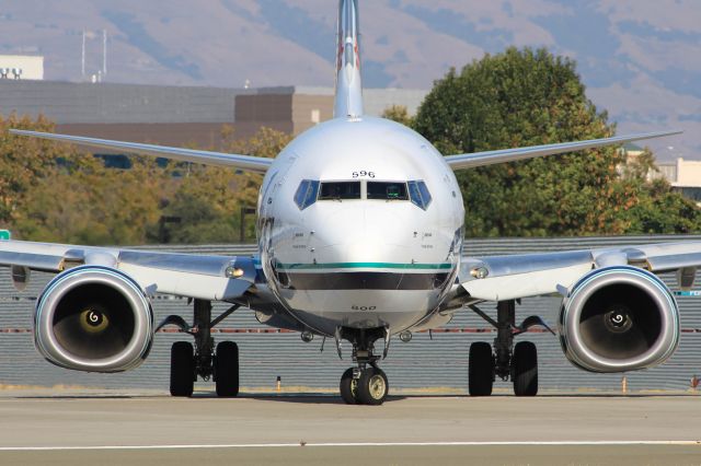 Boeing 737-800 (N596AS)