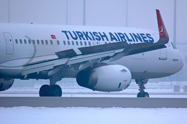 Airbus A321 (TC-JSY)