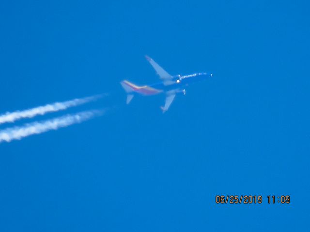 Boeing 737-800 (N8688J)