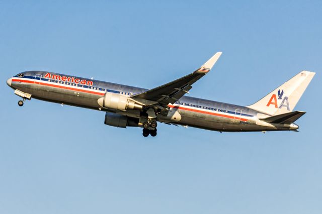 BOEING 767-300 (N361AA)