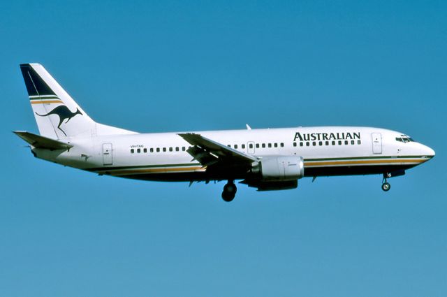 BOEING 737-300 (VH-TAG) - AUSTRALIAN AIRLINES - BOEING 737-376 - REG : VH-TAG (CN 23478/1251) - ADELAIDE INTERNATIONAL AIRPORT SA. AUSTRALIA - YPAD (7/2/1989)