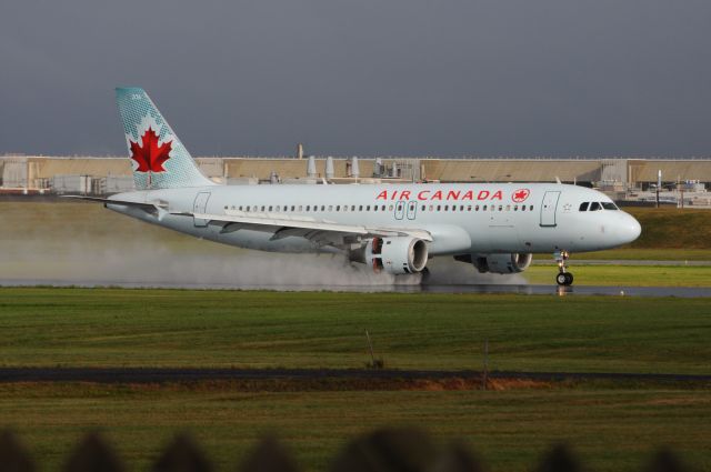 Airbus A320 (C-FDSN)