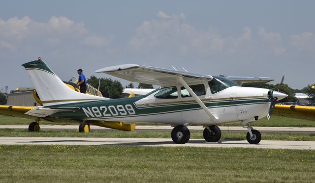 Cessna Skylane (N92099) - Airventure 2018