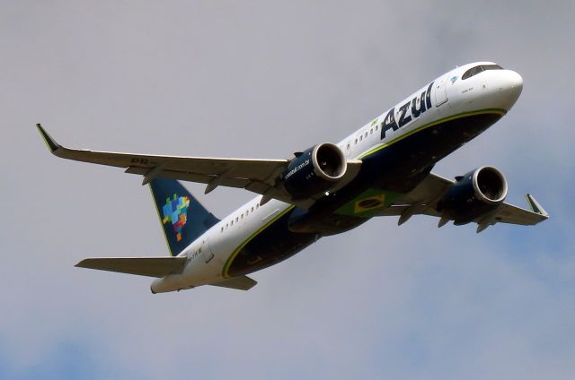 Airbus A320 (PR-YYK)