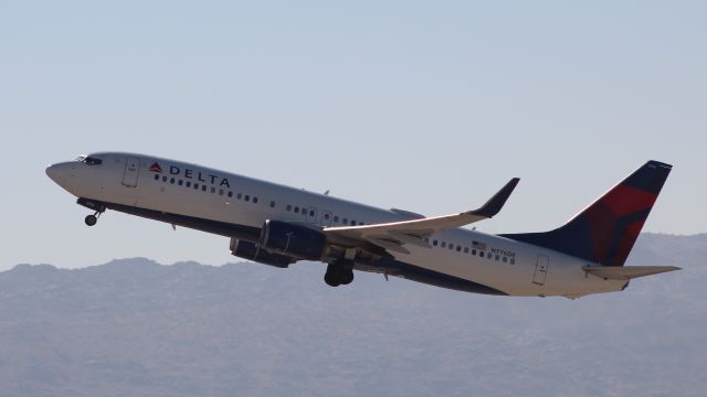 Boeing 737-800 (N776DE) - 11/26/20