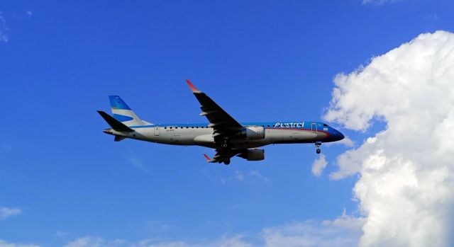 Embraer ERJ-190 (LV-FPT)