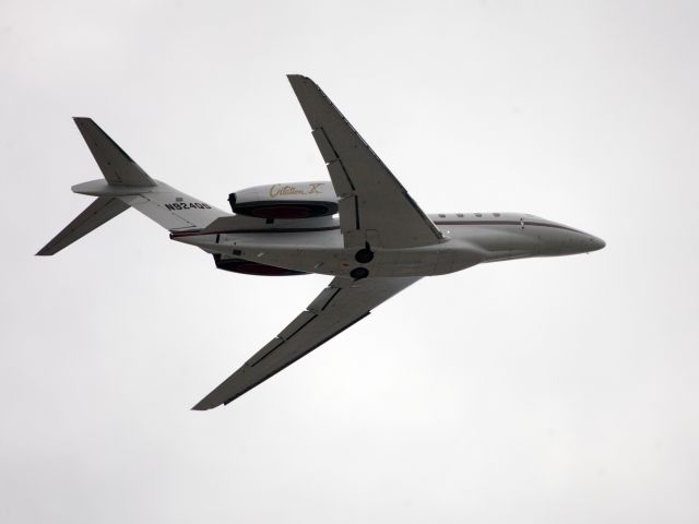 Cessna Citation X (N924QS) - Powerful take off. The Citation X is the fastest business jet in the market.