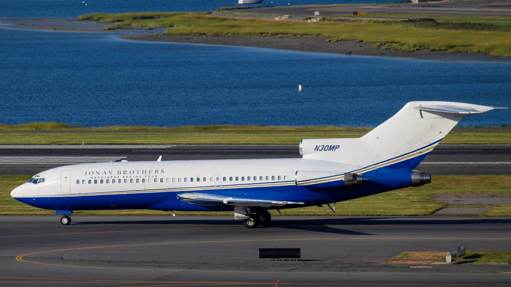 Boeing 727-100 (N30MP) - The Jonas Brothers arriving for a performance in Boston