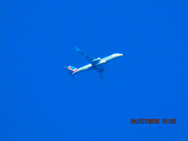 Embraer 175 (N264NN)