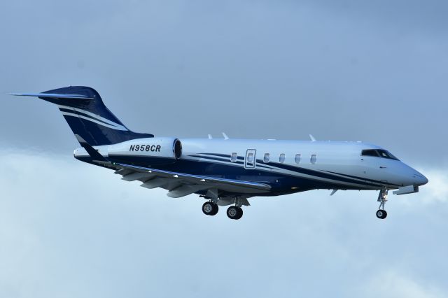 Canadair Challenger 350 (N958CR)