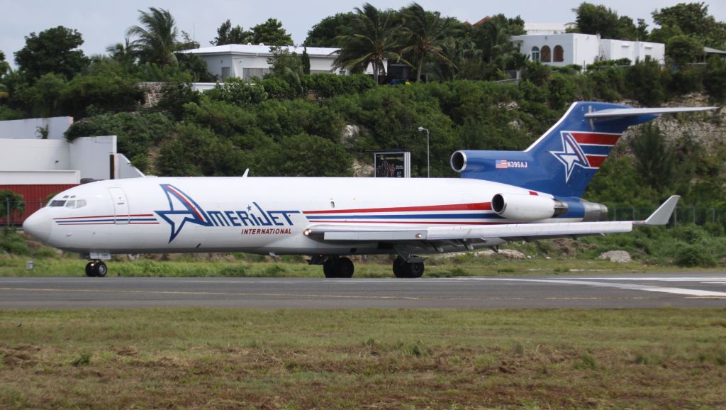 Boeing 720 (N395AJ)