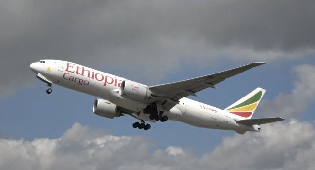 Boeing 777-200 (ET-ARK)