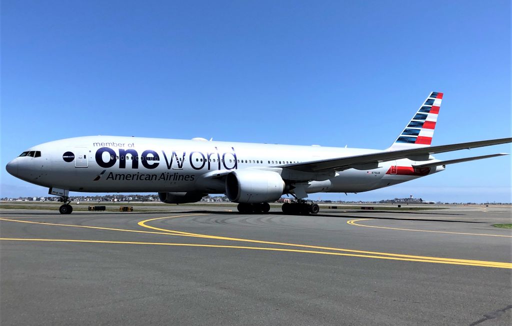 Boeing 777-200 (N796AN)