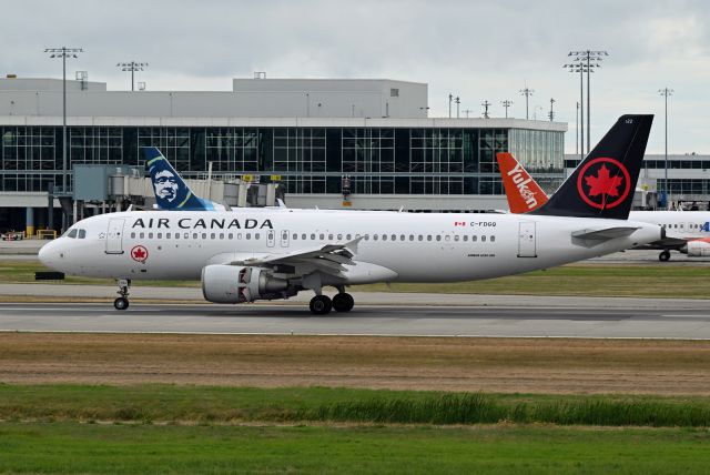 Airbus A320 (C-FDGQ)