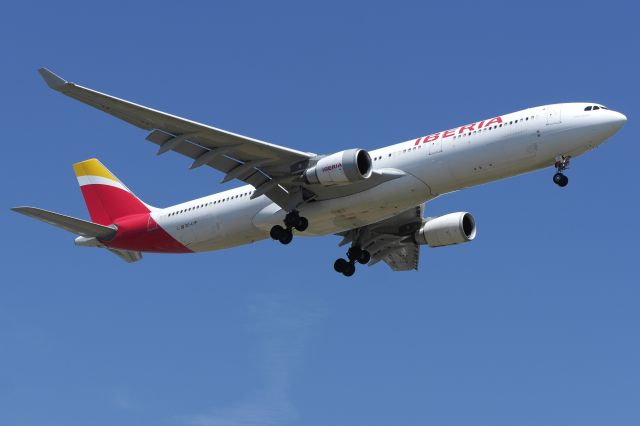 Airbus A330-200 (EC-LYF)