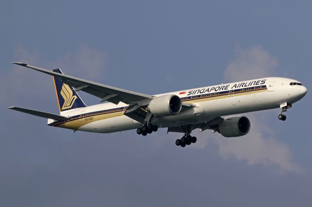 BOEING 777-300 (9V-SWF)