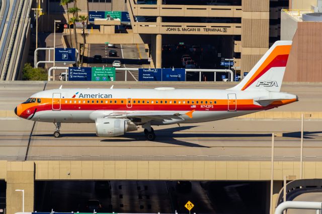 Airbus A319 (N742PS) - American Airlines A319 in PSA retro livery taxiing at PHX on 9/17/22. Taken with a Canon 850D and a Canon EF 70-200mm f/2.8L IS II USM lens.