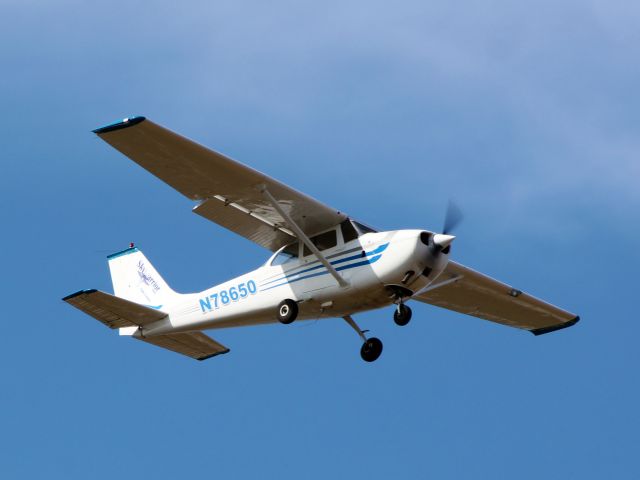 Cessna Skyhawk (N78650) - Student on her solo