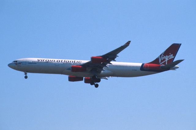 Airbus A340-300 (G-VSUN) - Final Approach to Narita Intl Airport Rwy34L on 2002/04/01