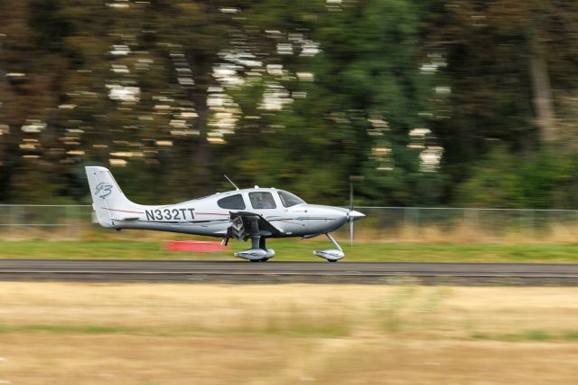 Cirrus SR-22 (N332TT)