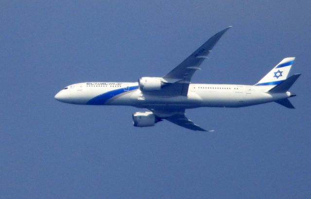 Boeing 787-9 Dreamliner (4X-EDA) - Shown here is a EL AL Boeing 787-900 a few minutes until landing in the Summer of 2018.