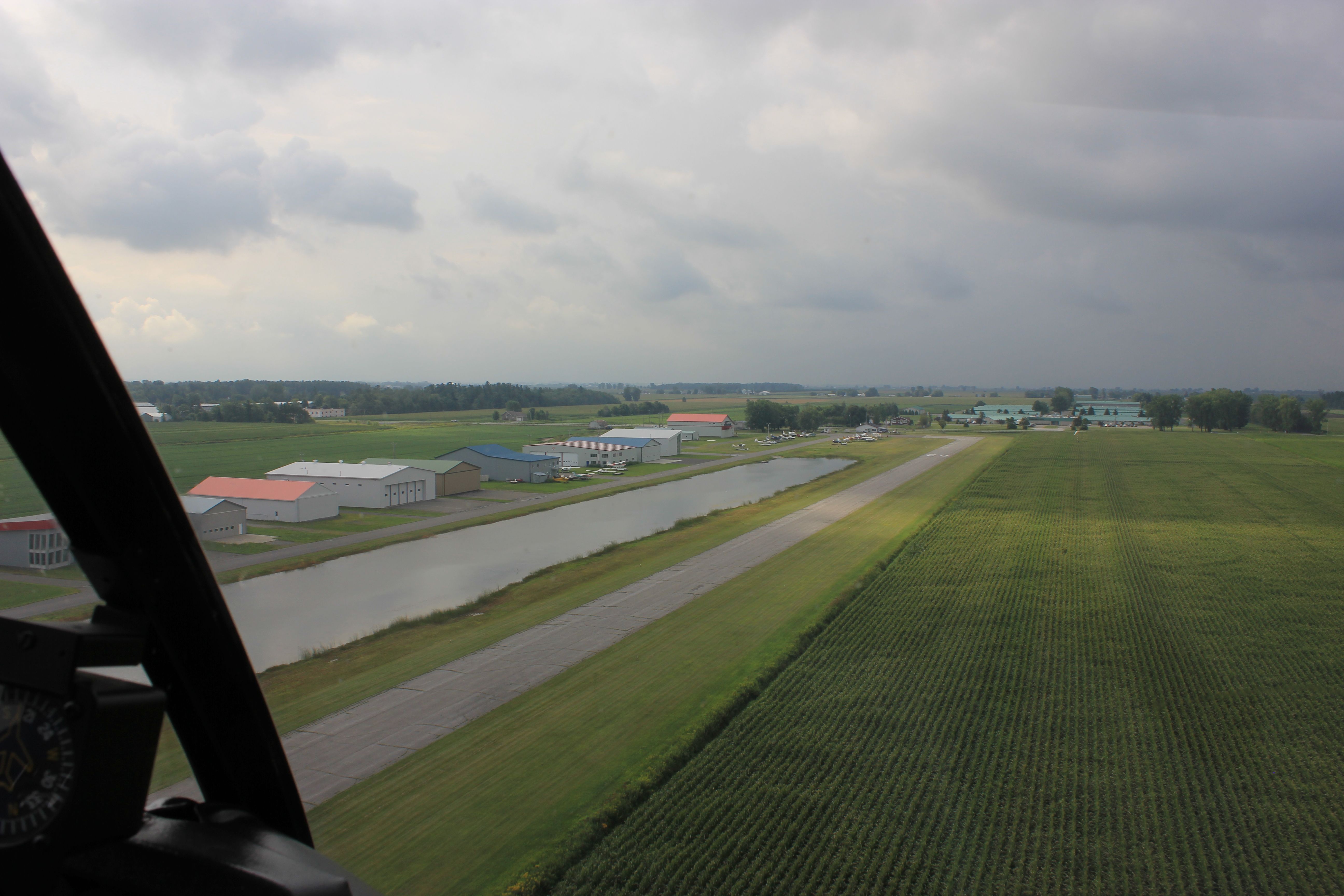 Cessna 206 Stationair (C-GVOZ) - Hughes Schweizer C 269 C-GVOZ Aéroport de St-Hyacinthe CSU3 QC. 09-08-2018