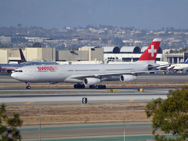 Airbus A340-300 (HB-JMF)