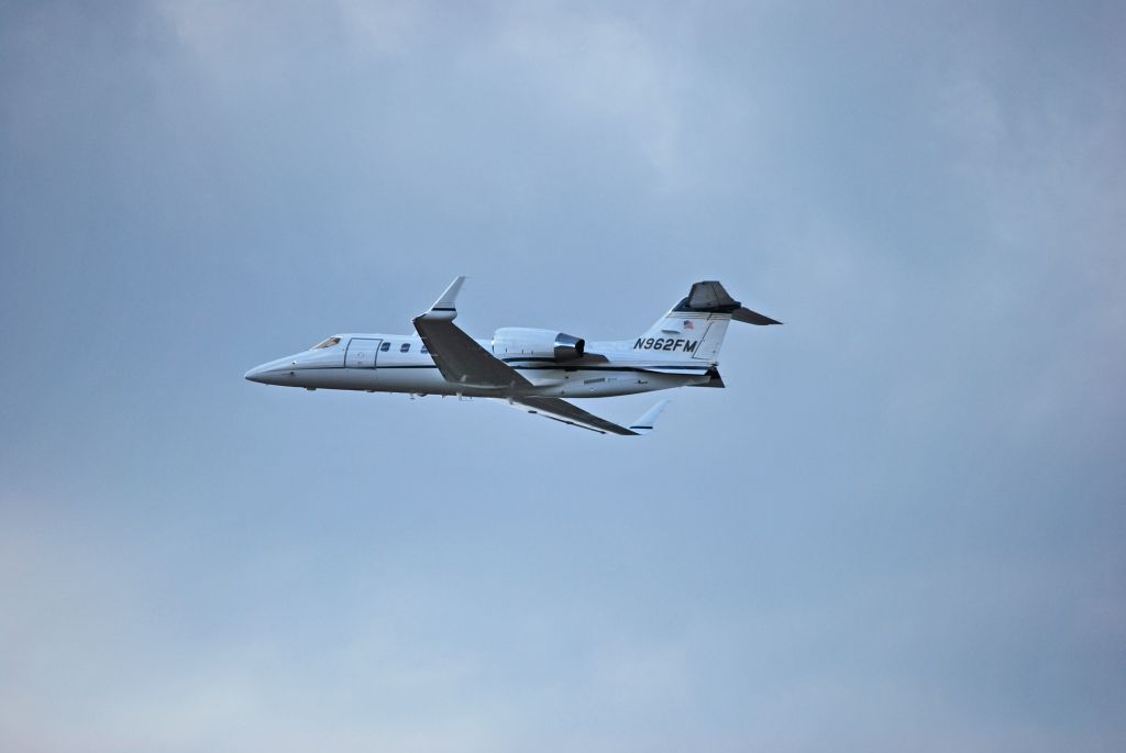 Learjet 31 (N962FM)