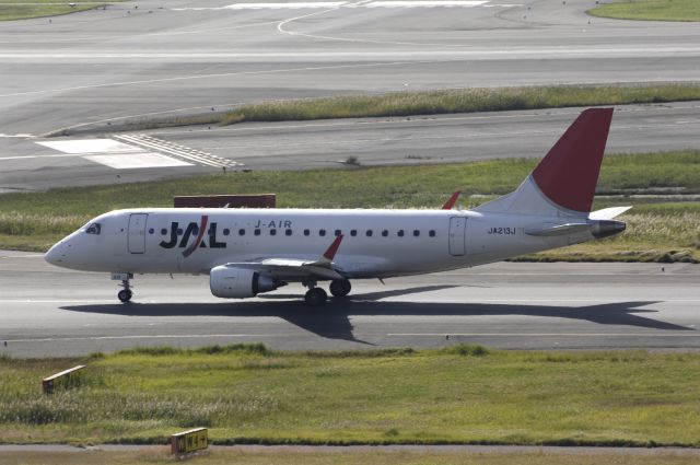 JA213J — - Taxi at HND Airport on 2011/11/01