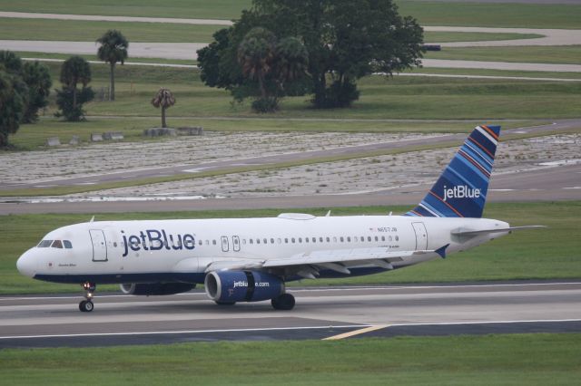 Airbus A320 (N657JB) - JetBlue Flight 391 (N657JB) "Denim Blue" arrives at Tampa International Airport following flight from Boston-Logan International Airport