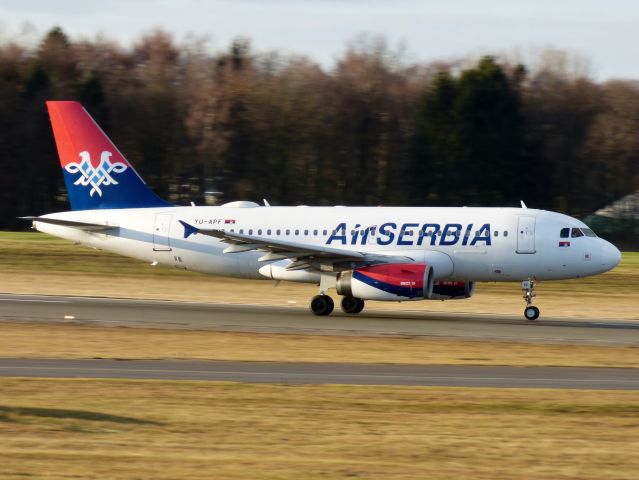 Airbus A319 (YU-APF)